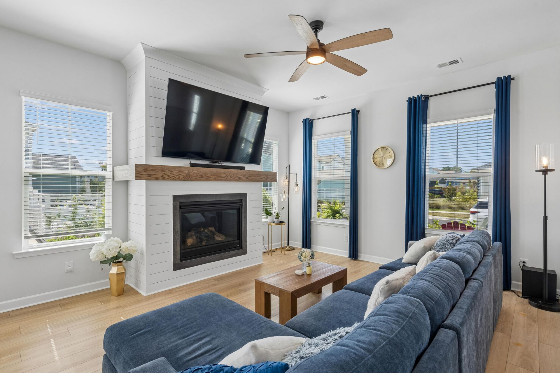 305 Eclipse Street Photo 7