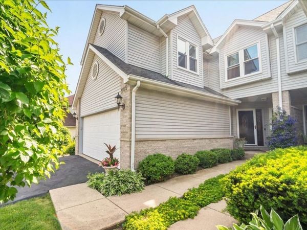 905 Thornwood Court , St. Charles, IL 60174