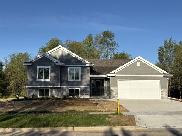271 Cardinal Dr, Sullivan, WI 53178