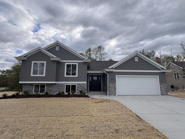 271 Cardinal Dr, Sullivan, WI 53178