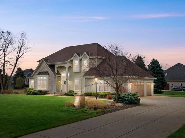 W289N6349 Blackhawk Dr, Merton, WI 53029