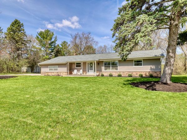 N8W27182 Jills Dr, Pewaukee, WI 53188