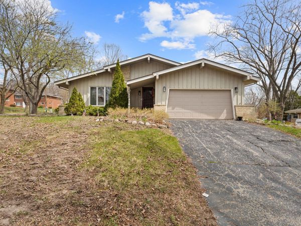 N42W5598 Wilshire Dr, Cedarburg, WI 53012