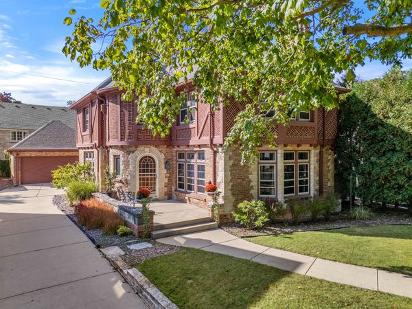 4469 N Maryland Ave, Shorewood, WI 53211