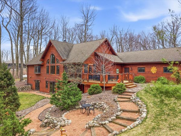 W2147 Hickory Hills Ct, Osceola, WI 53010