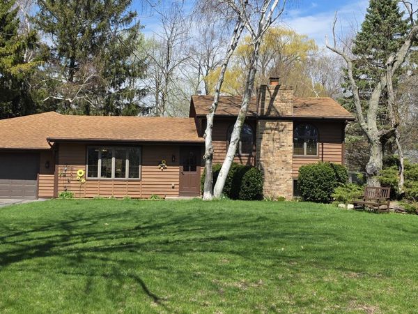 2012 Creek Ridge Dr, Caledonia, WI 53402