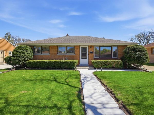 2514 S 89th St, West Allis, WI 53227