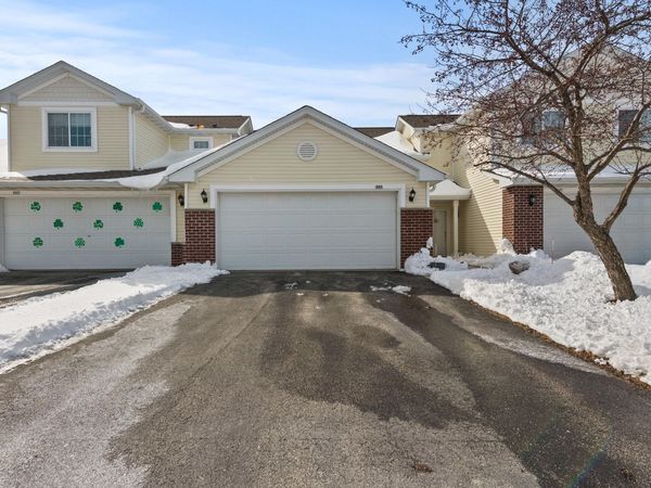 885 Cumberland Ln, Port Washington, WI 53074