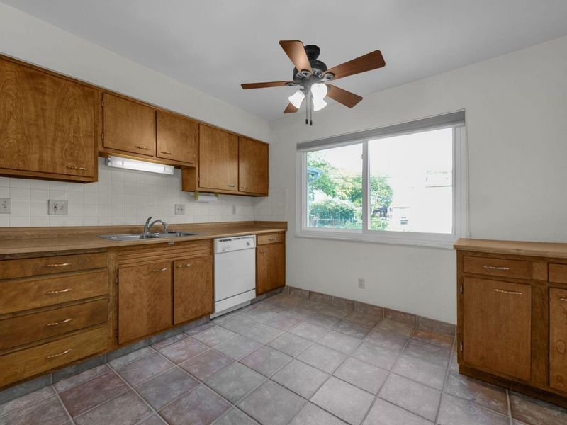 4500 Reed Road, Columbus, OH 43220 Photo 10