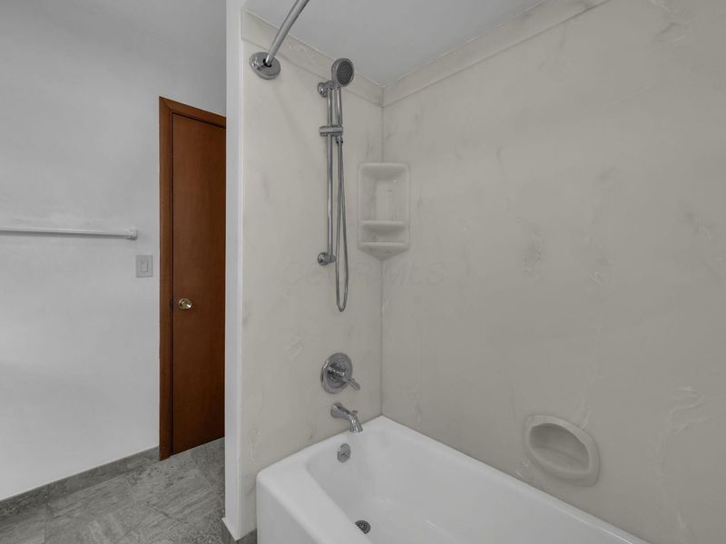 4500 Reed Road, Columbus, OH 43220 Photo 24