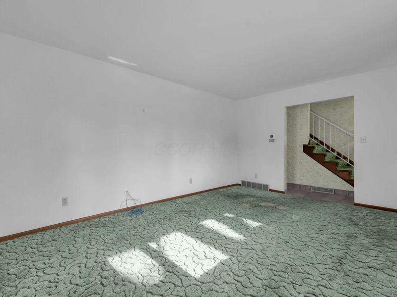 4500 Reed Road, Columbus, OH 43220 Photo 5