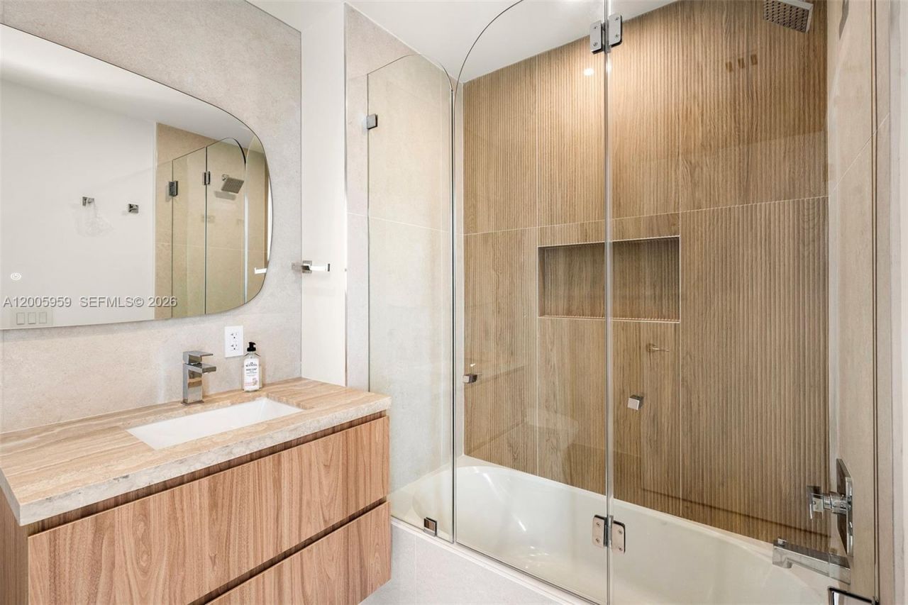 700 NE 24th St , Unit 3201, Miami, FL 33137 Photo