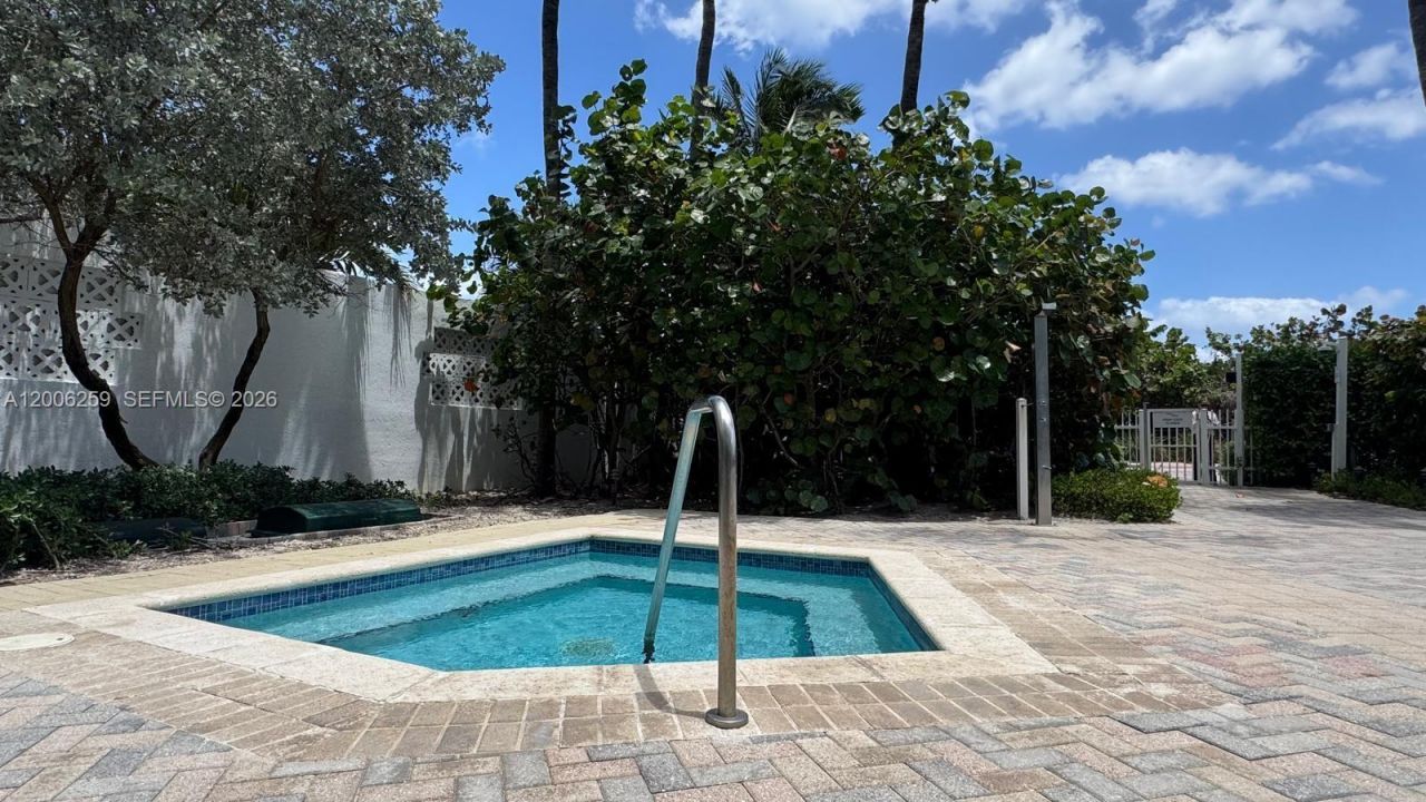 6515 Collins Ave, Unit 1505, Miami Beach, FL 33141 Photo