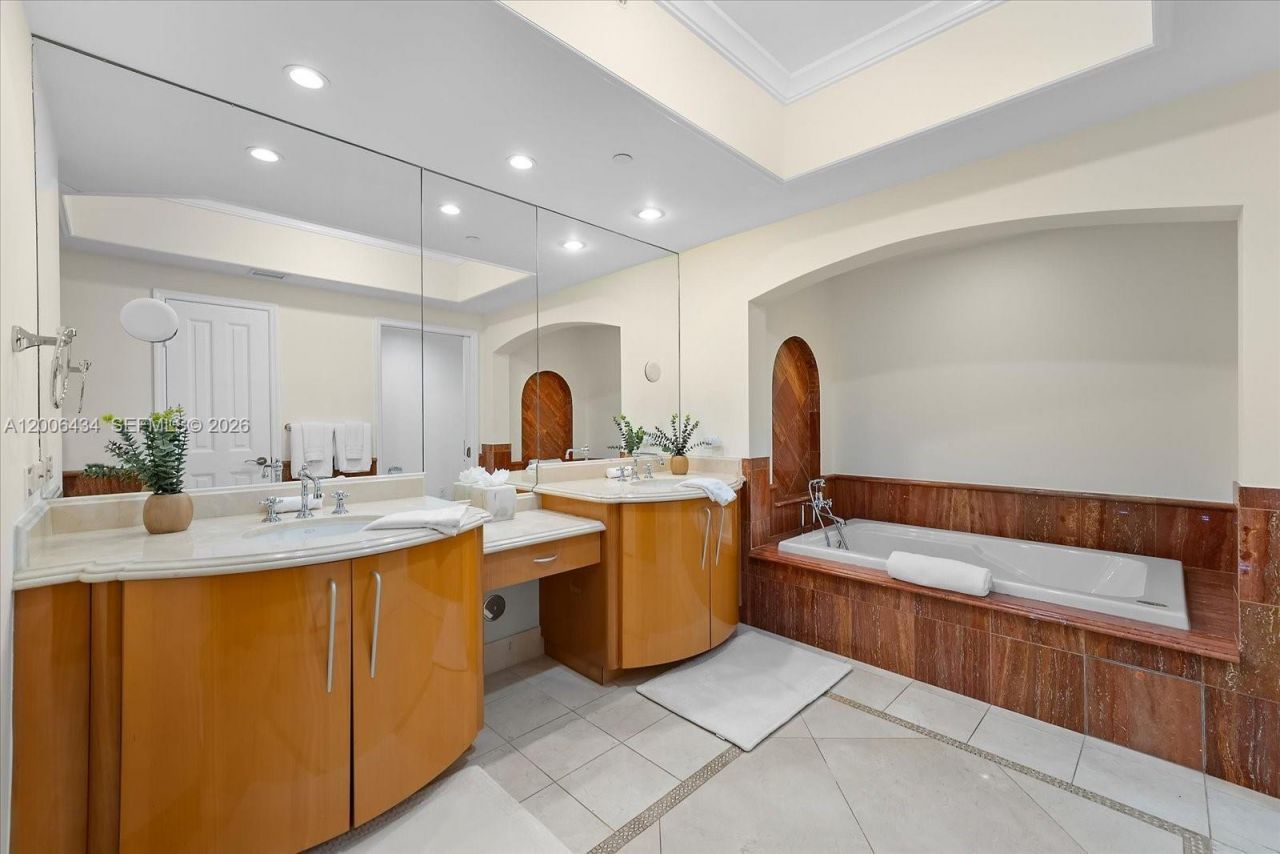 17875 Collins Ave , Unit 2702, Sunny Isles Beach, FL 33160 Photo