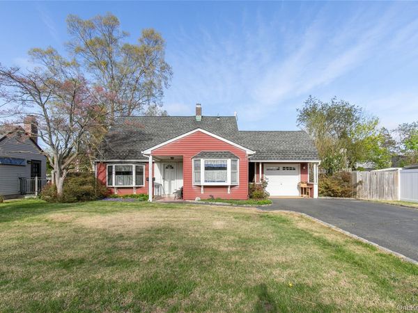 5 Crabtree Lane , Levittown, NY 11756