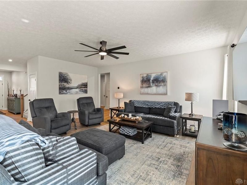 9886 Fairwater Springs Drive, Centerville, OH 45458 Photo 16