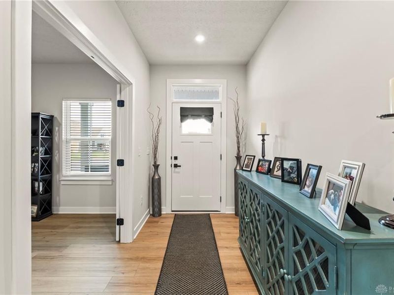 9886 Fairwater Springs Drive, Centerville, OH 45458 Photo 5