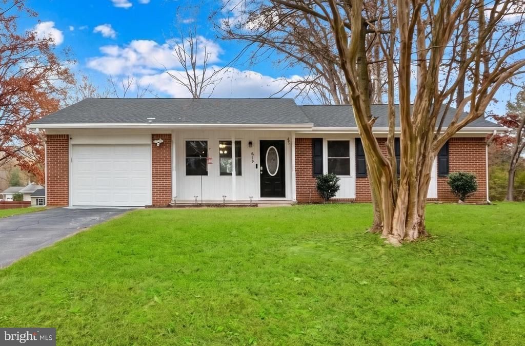 813 Sherwood Lane, Fredericksburg, VA 22407 Main Photo