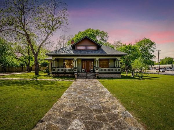 106 S Jones Street , Granbury, TX 76048