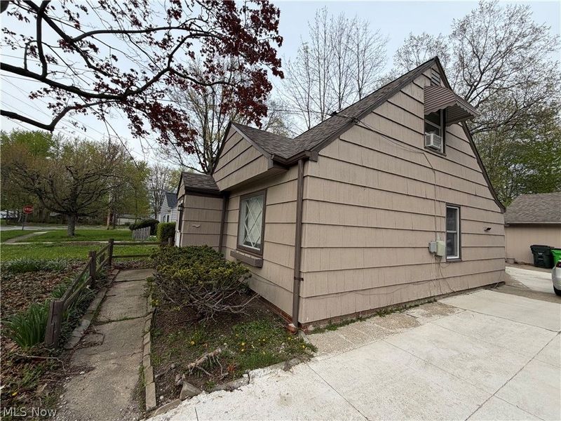 23340 Williams Avenue , Euclid, OH 44123 Photo 2