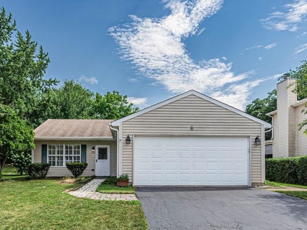 1438 Maple Ridge Court , Carol Stream, IL 60188