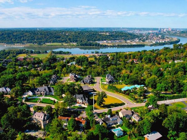 2531 Grandin Road, Cincinnati, OH 45208