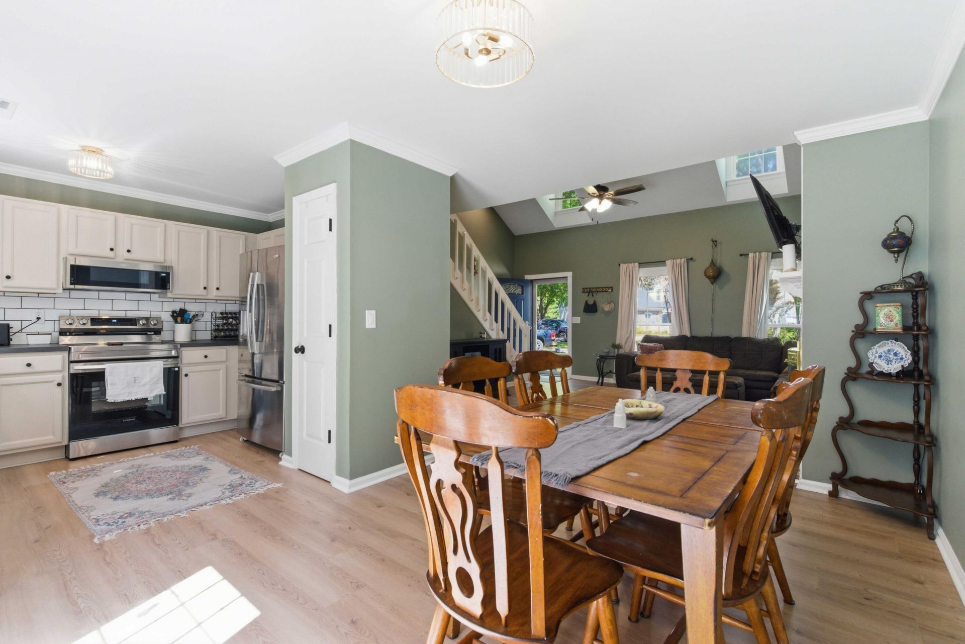 105 Wainwright Manor Photo 13