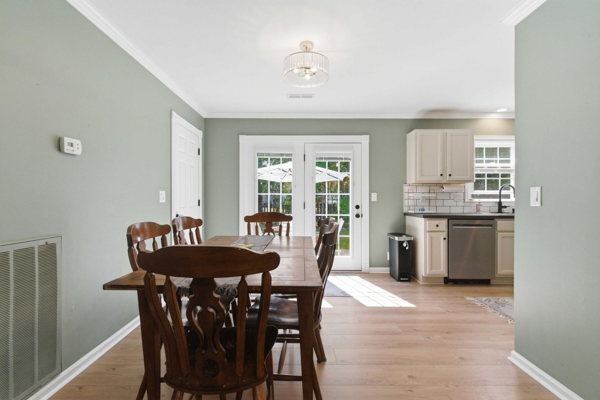 105 Wainwright Manor Photo 14