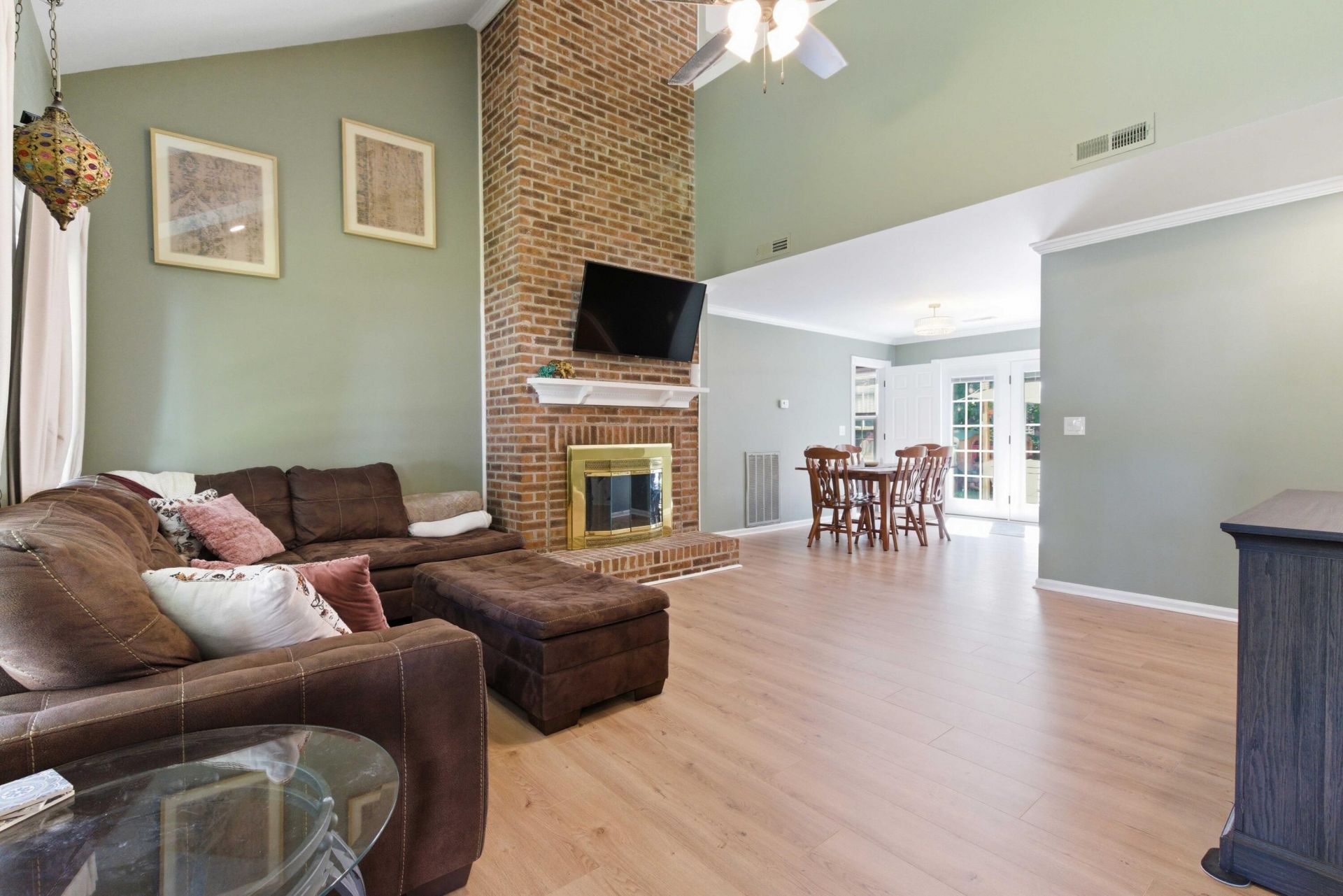 105 Wainwright Manor Photo 6