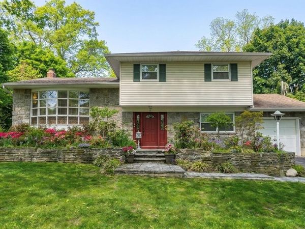 5 Highpoint Drive, Huntington, NY 11743