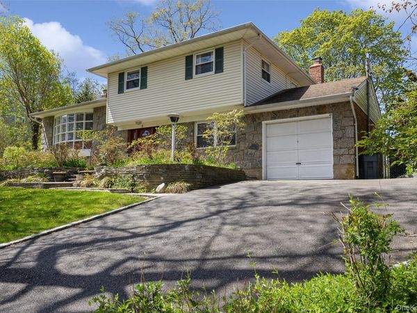 5 Highpoint Drive , Huntington, NY 11743