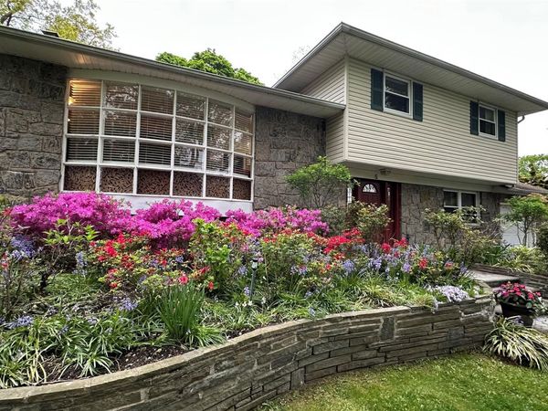 5 Highpoint Drive, Huntington, NY 11743