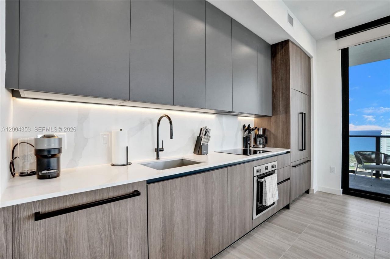 580 72nd St, Unit 1702, Miami Beach, FL 33141 Photo