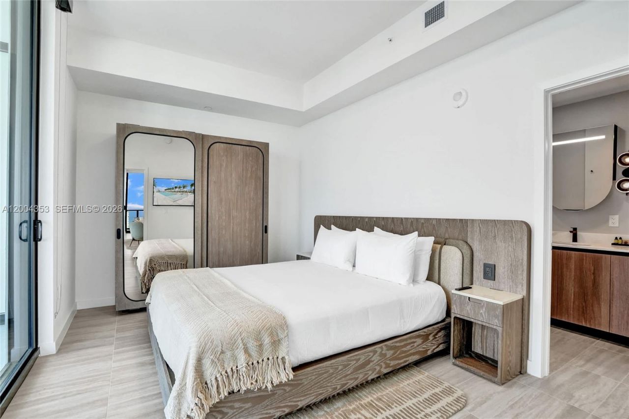 580 72nd St, Unit 1702, Miami Beach, FL 33141 Photo