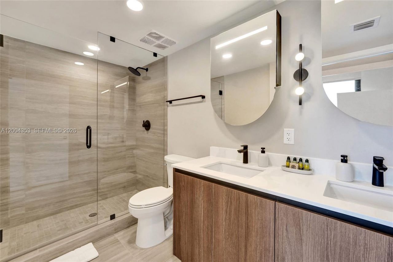 580 72nd St, Unit 1702, Miami Beach, FL 33141 Photo