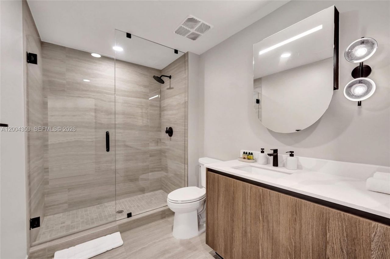 580 72nd St, Unit 1702, Miami Beach, FL 33141 Photo