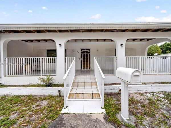 3061 NW 14th St , Miami, FL 33125
