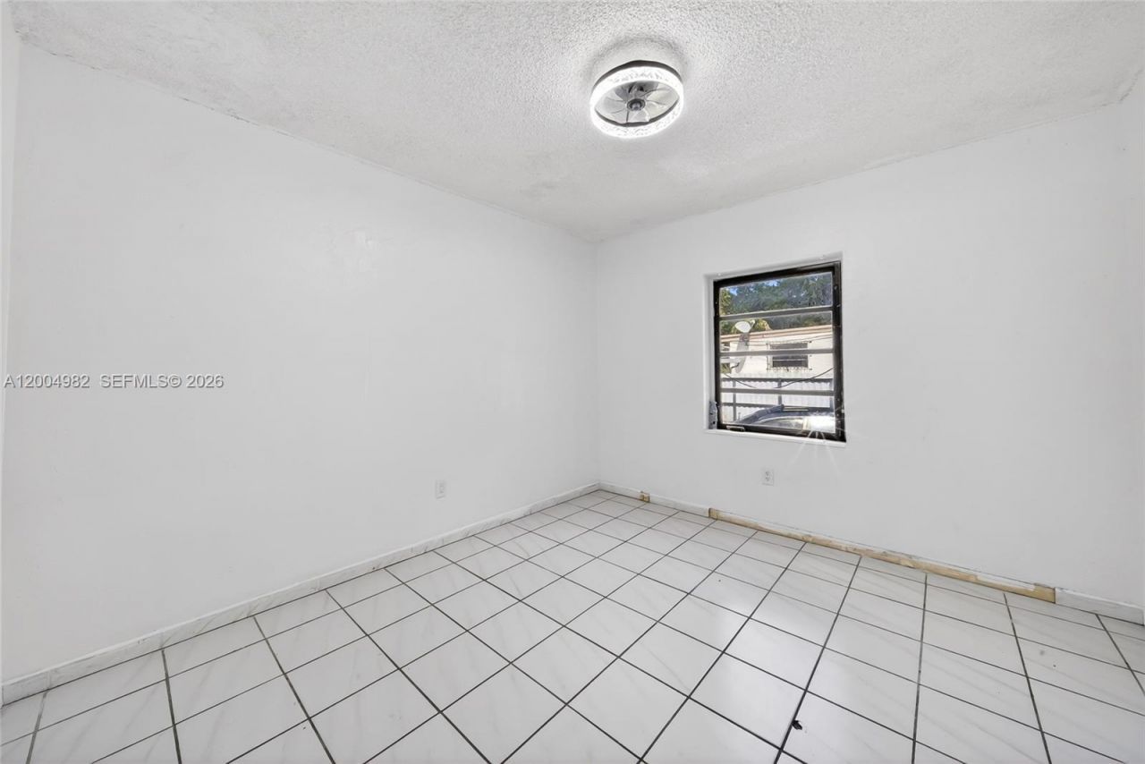 3061 NW 14th St, Miami, FL 33125 Photo