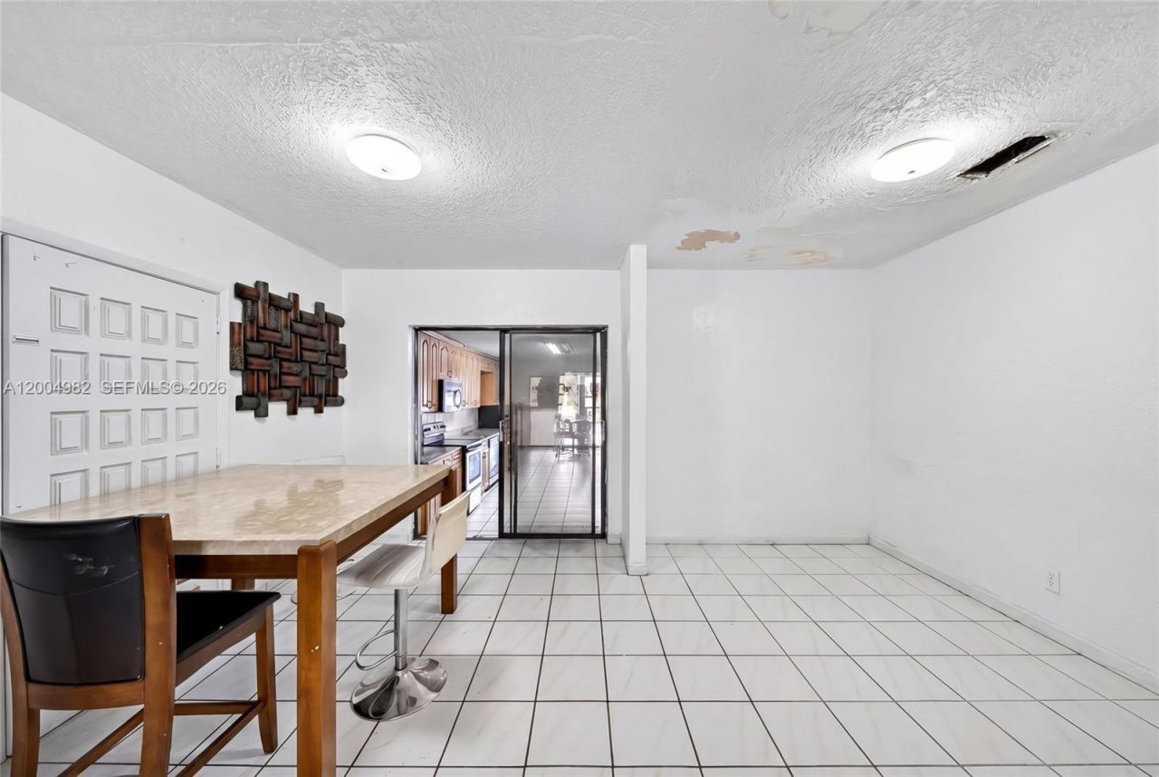 3061 NW 14th St, Miami, FL 33125 Photo