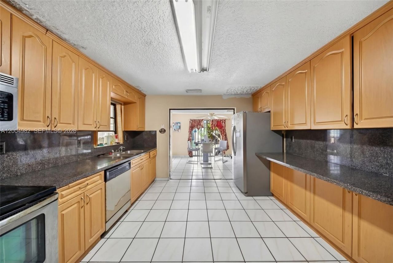 3061 NW 14th St, Miami, FL 33125 Photo