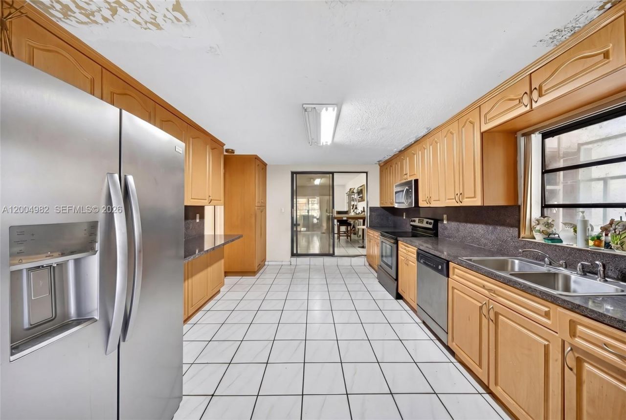 3061 NW 14th St, Miami, FL 33125 Photo