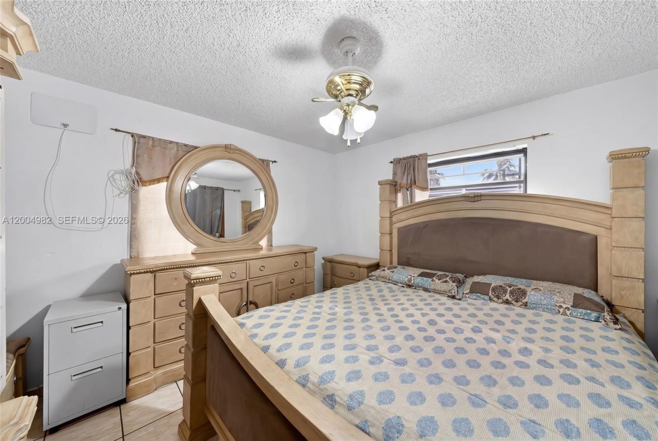3061 NW 14th St, Miami, FL 33125 Photo