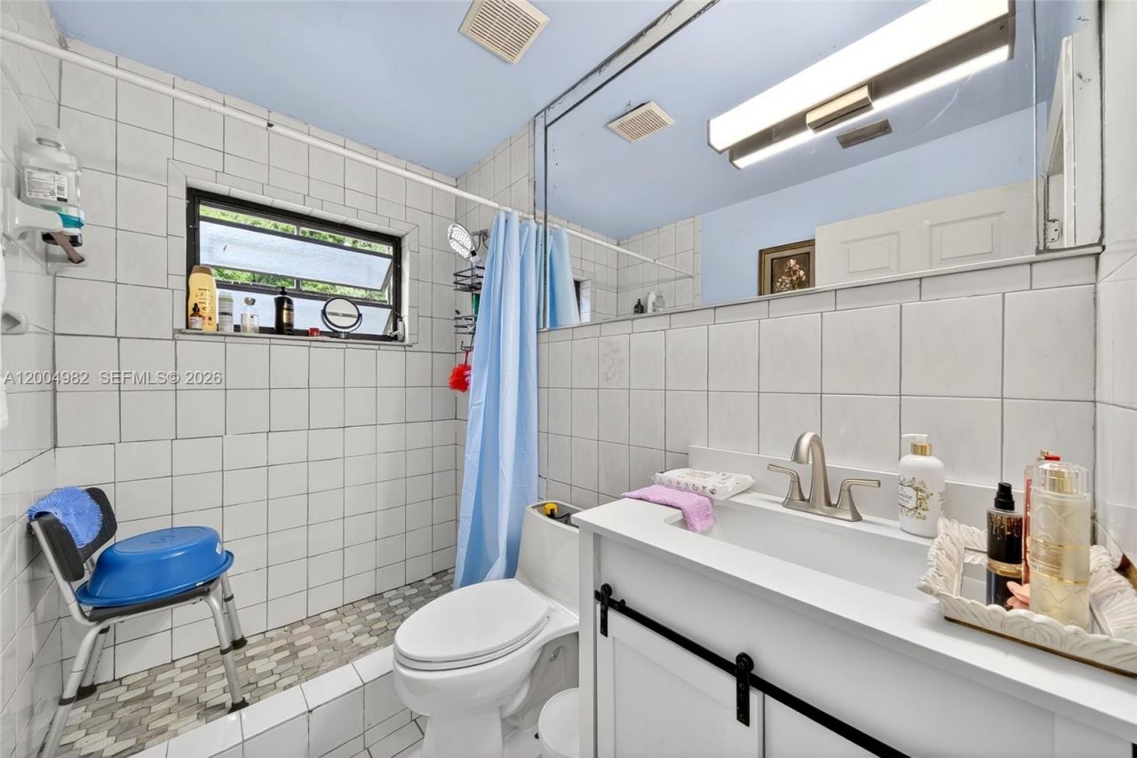 3061 NW 14th St, Miami, FL 33125 Photo
