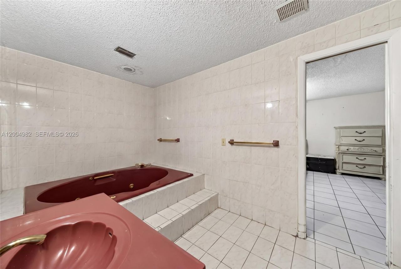 3061 NW 14th St, Miami, FL 33125 Photo