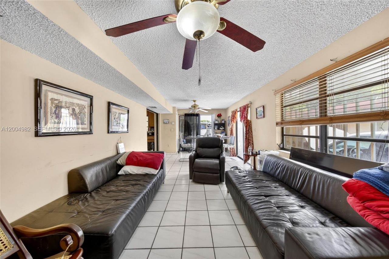 3061 NW 14th St, Miami, FL 33125 Photo