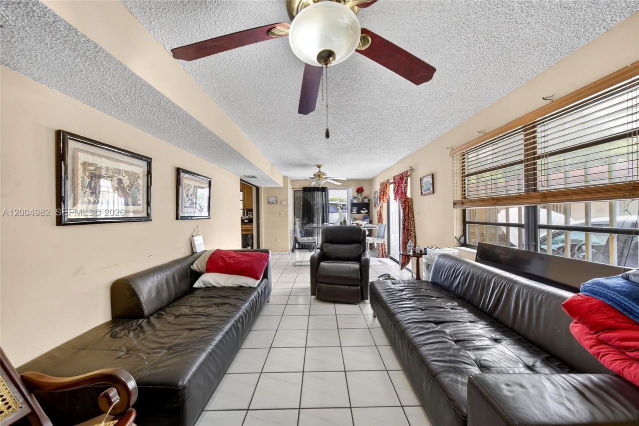 3061 NW 14th St, Miami, FL 33125 Photo