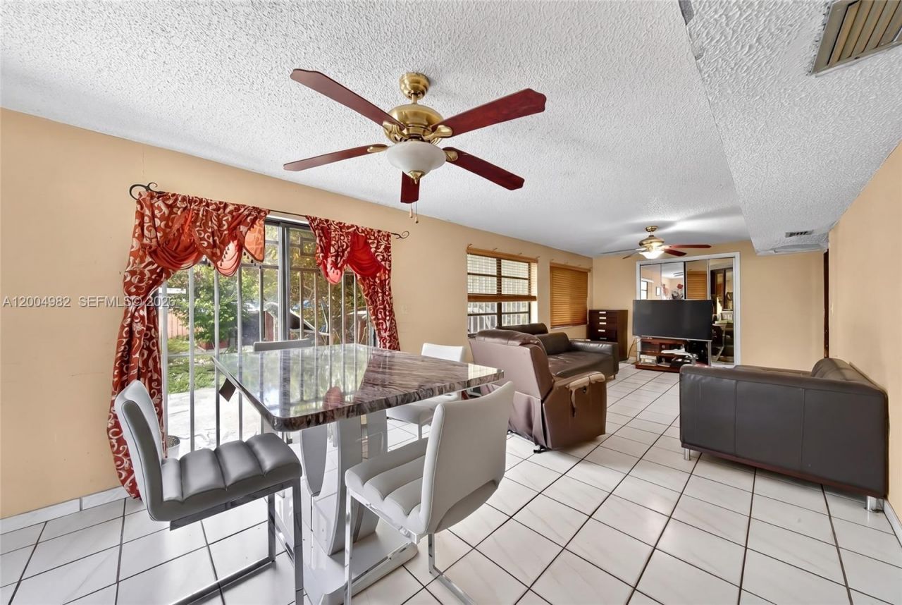 3061 NW 14th St, Miami, FL 33125 Photo