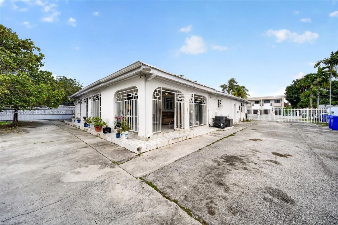 3061 NW 14th St, Miami, FL 33125 Photo