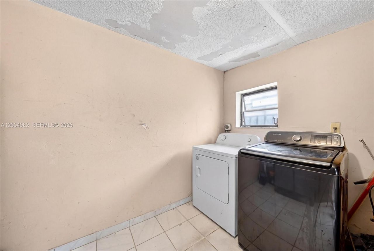 3061 NW 14th St, Miami, FL 33125 Photo