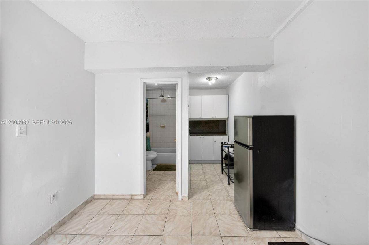 3061 NW 14th St, Miami, FL 33125 Photo